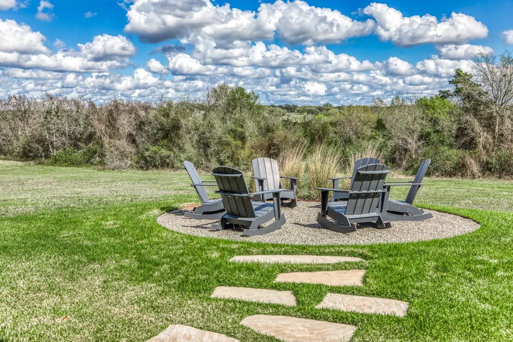114 Turney Trace Round Top, TX 78954