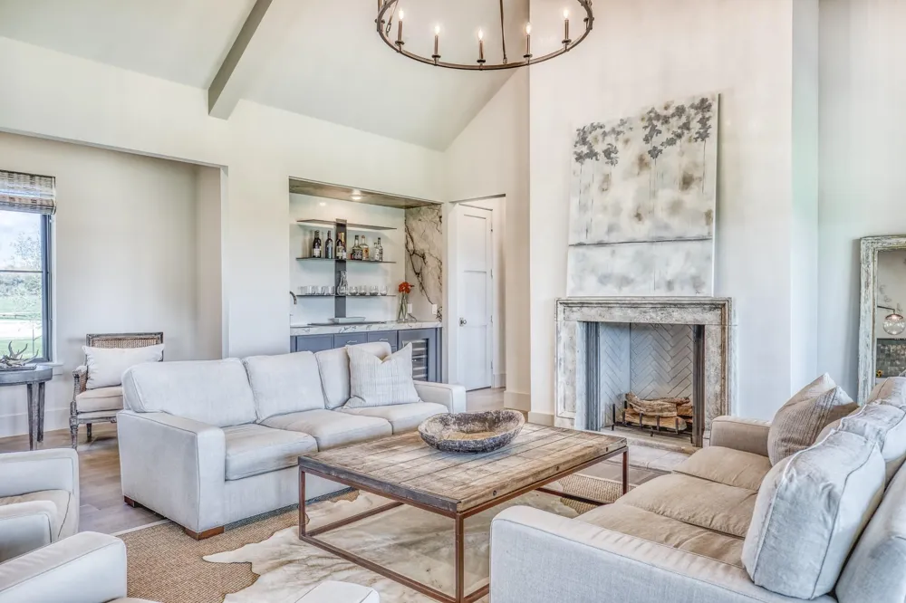 114 Turney Trace Round Top, TX 78954