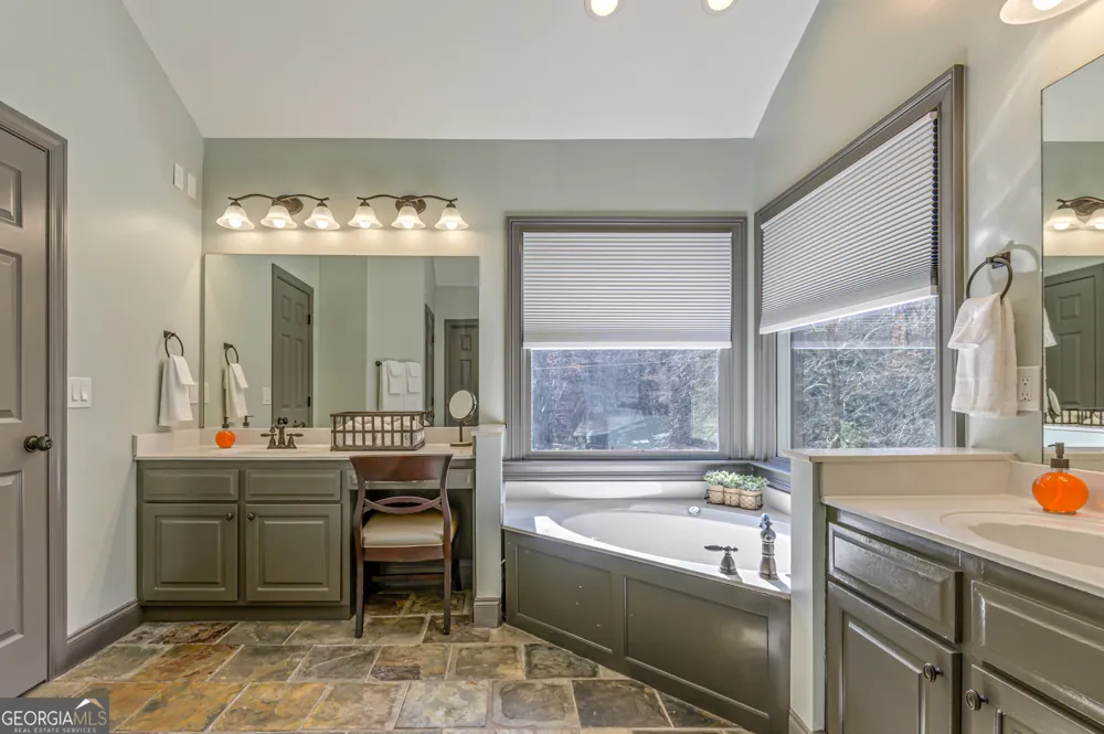 10 Bridlewood CT Cartersville, GA 30120