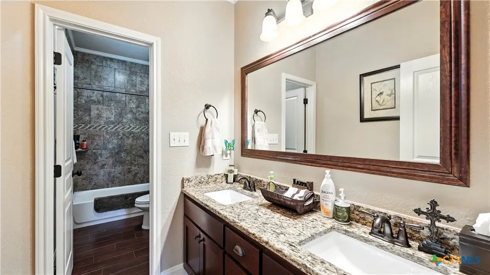 121 Carrizo Ridge Floresville, TX 78114