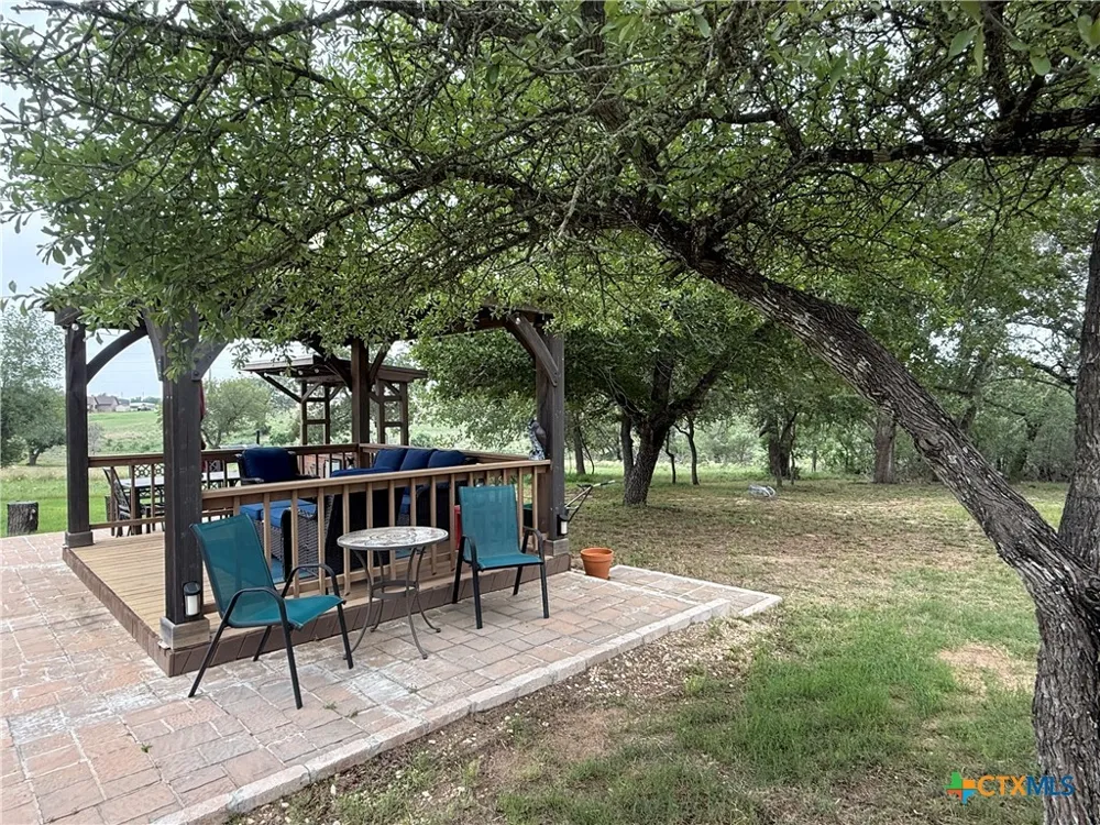 121 Carrizo Ridge Floresville, TX 78114