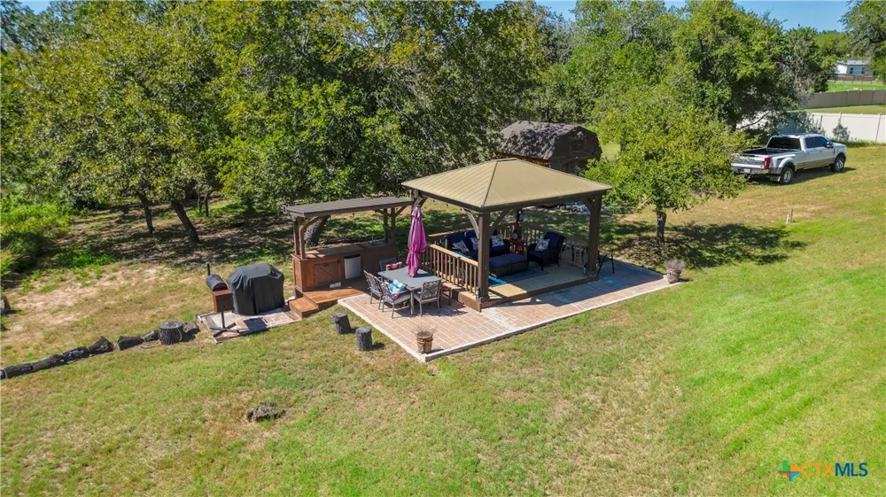 121 Carrizo Ridge Floresville, TX 78114