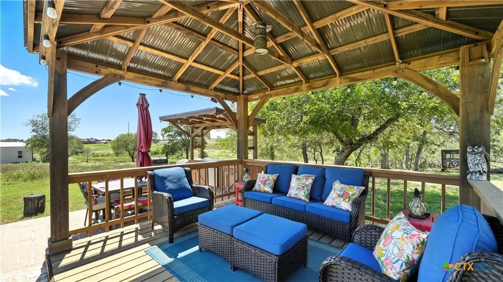 121 Carrizo Ridge Floresville, TX 78114