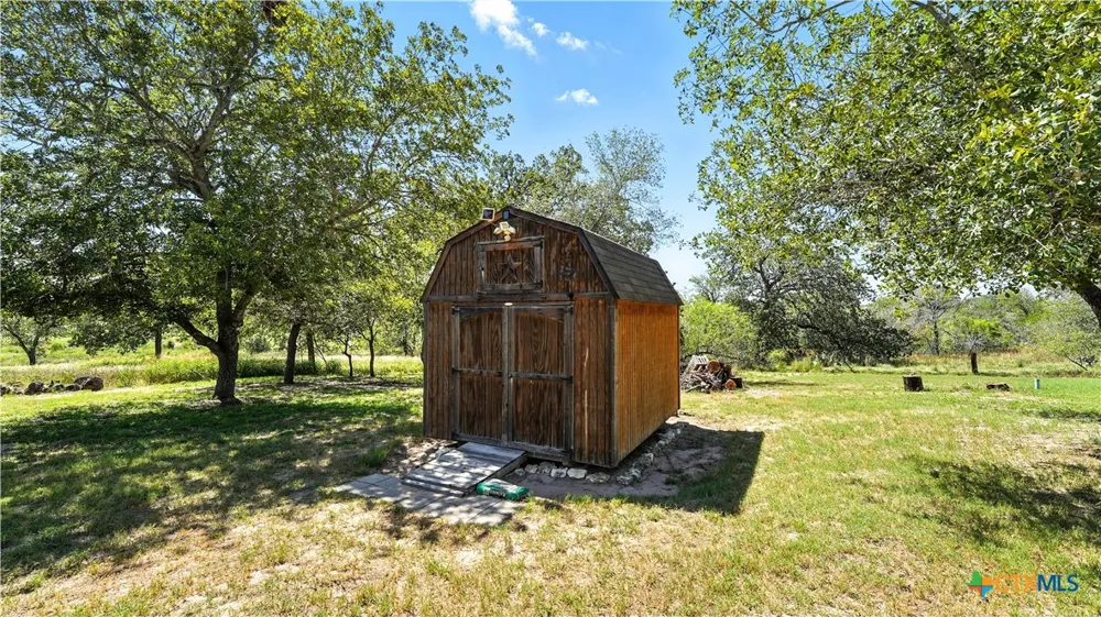 121 Carrizo Ridge Floresville, TX 78114