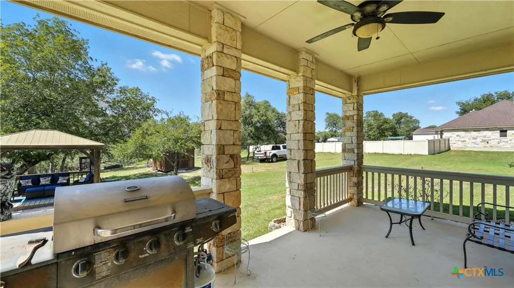 121 Carrizo Ridge Floresville, TX 78114