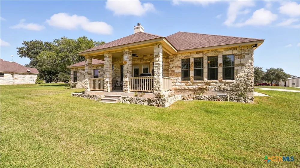 121 Carrizo Ridge Floresville, TX 78114