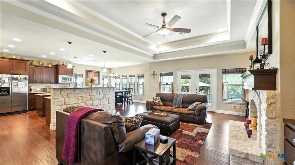 121 Carrizo Ridge Floresville, TX 78114