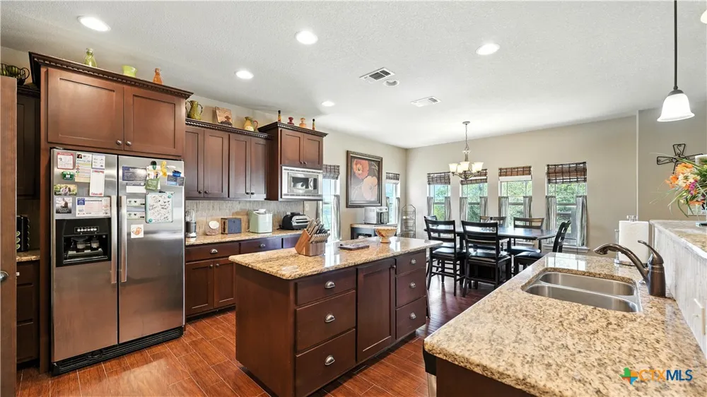121 Carrizo Ridge Floresville, TX 78114