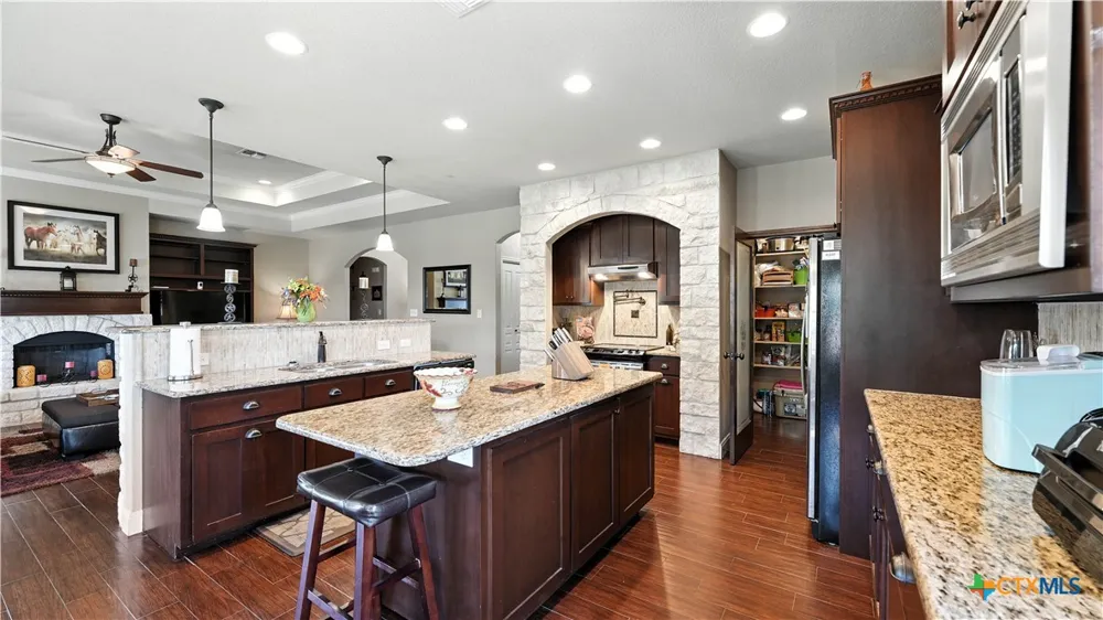 121 Carrizo Ridge Floresville, TX 78114