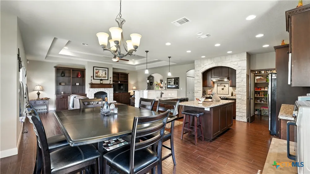 121 Carrizo Ridge Floresville, TX 78114