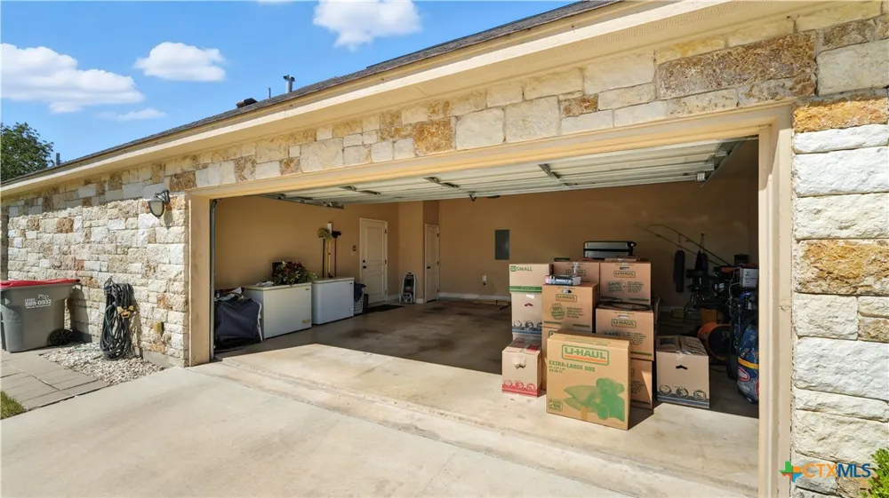 121 Carrizo Ridge Floresville, TX 78114