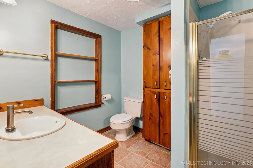 509 W 5th Street Grove, OK 74344