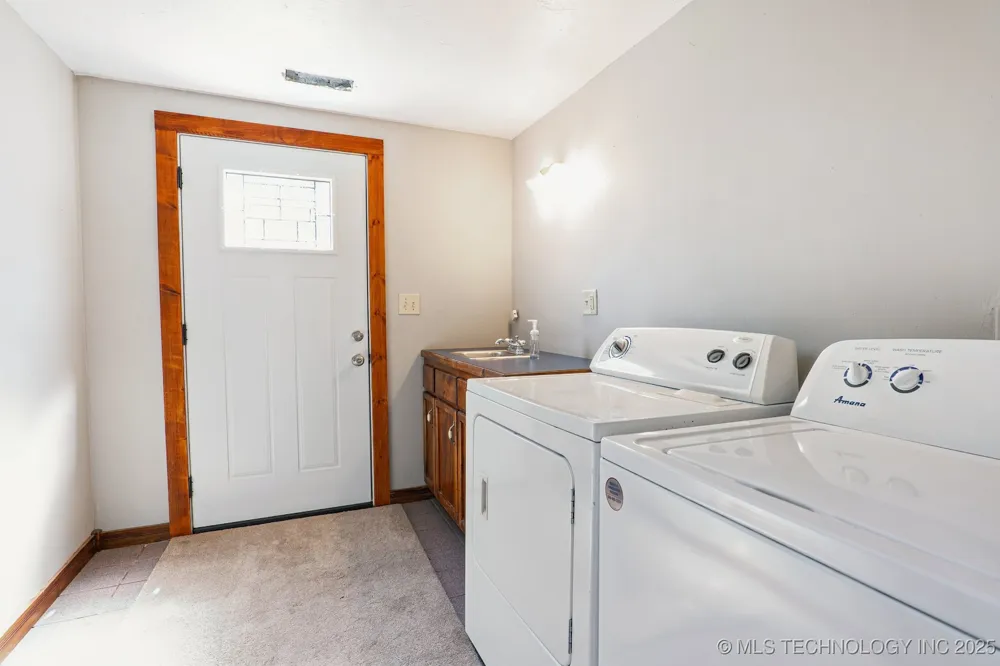 509 W 5th Street Grove, OK 74344