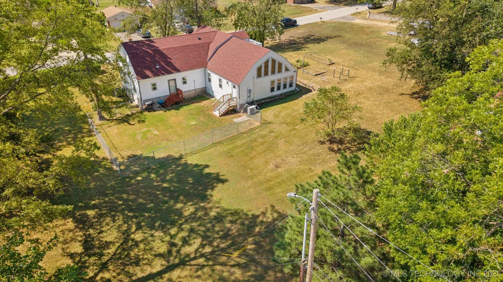 509 W 5th Street Grove, OK 74344