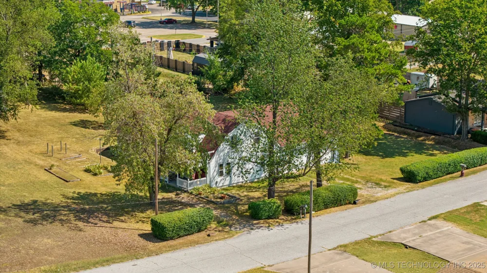 509 W 5th Street Grove, OK 74344
