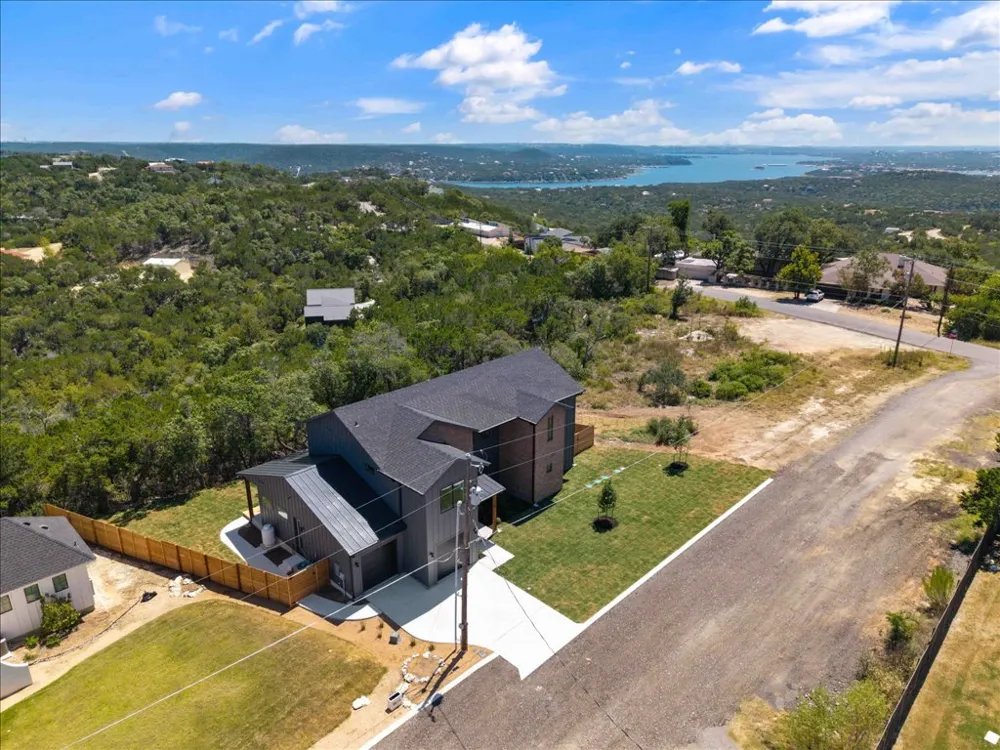 8609 Nina Lane Jonestown, TX 78645