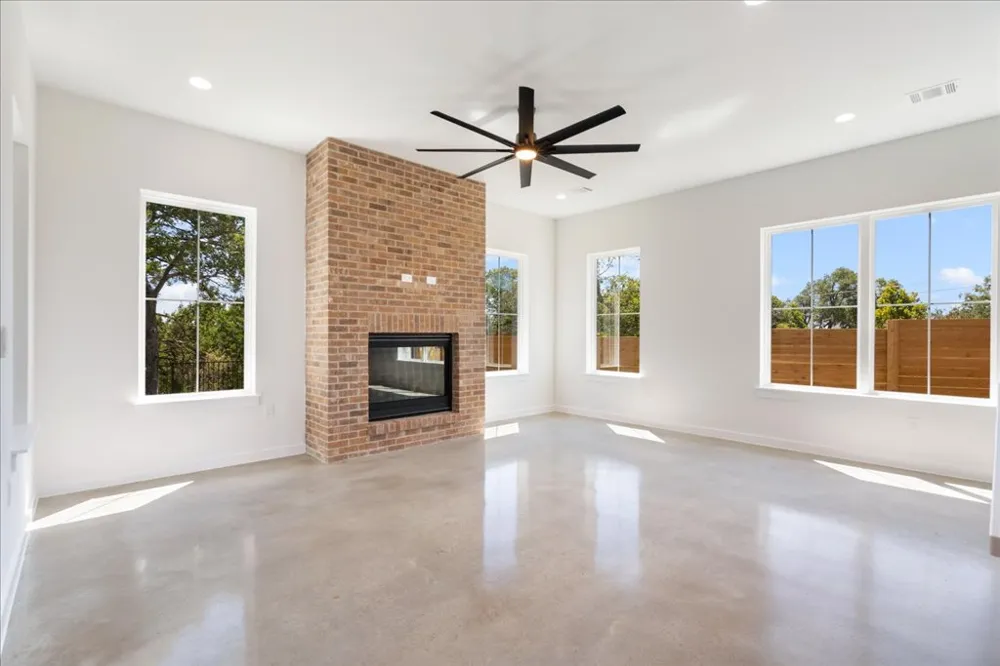 8609 Nina Lane Jonestown, TX 78645