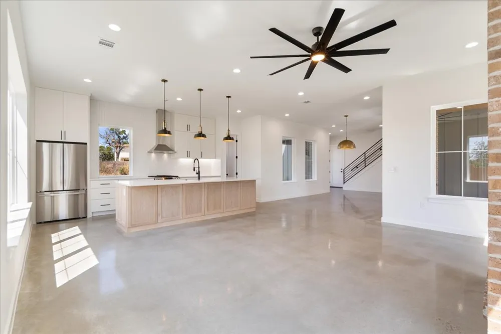 8609 Nina Lane Jonestown, TX 78645