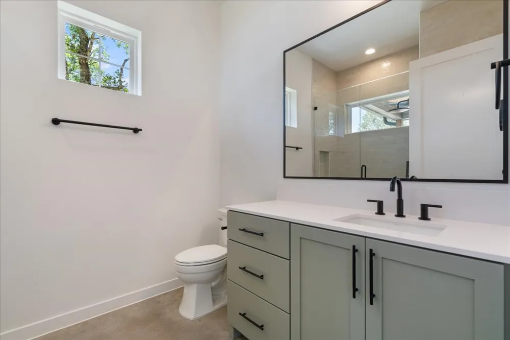 8609 Nina Lane Jonestown, TX 78645