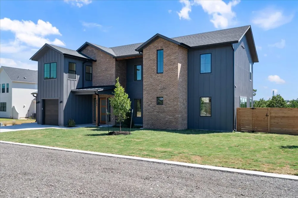 8609 Nina Lane Jonestown, TX 78645