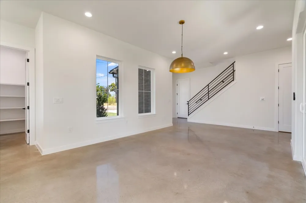 8609 Nina Lane Jonestown, TX 78645