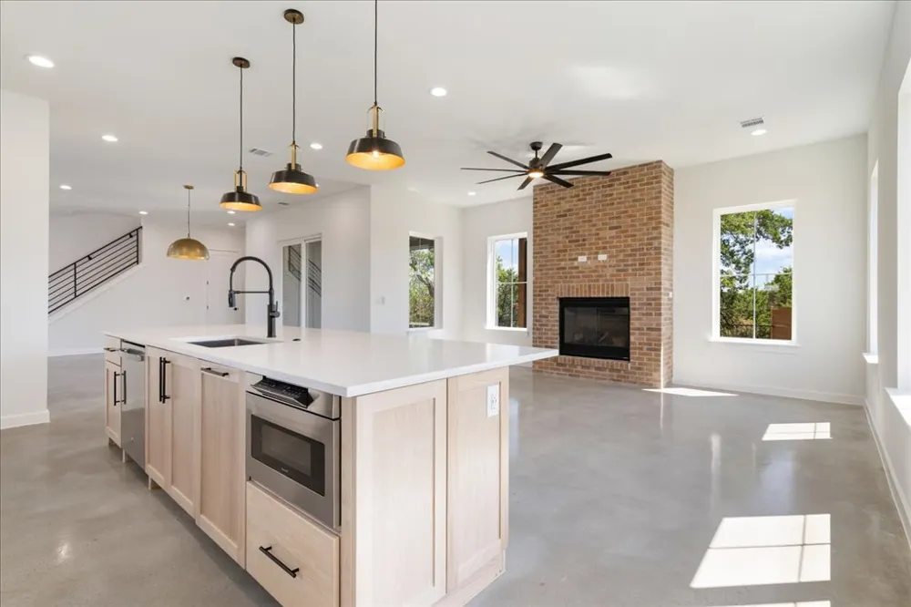 8609 Nina Lane Jonestown, TX 78645