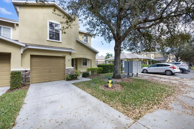 4564 LIMERICK DRIVE Tampa, FL 33610