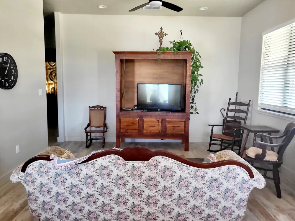 621 Stanton Road Johnson City, TX 78636