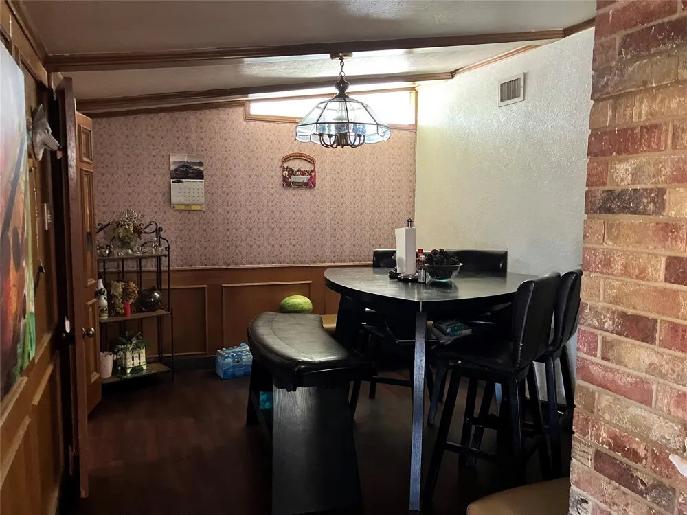 402 Duke Street Garland, TX 75043
