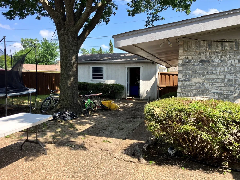402 Duke Street Garland, TX 75043