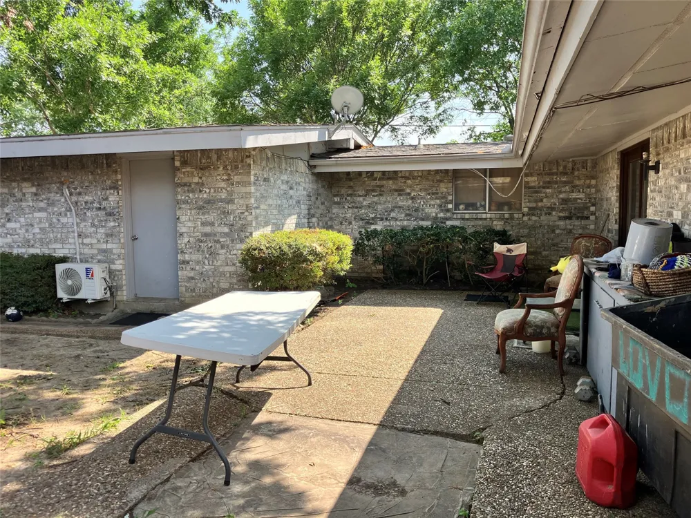 402 Duke Street Garland, TX 75043