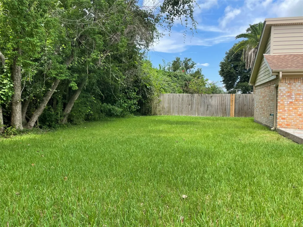 11 N Heights Drive La Marque, TX 77568