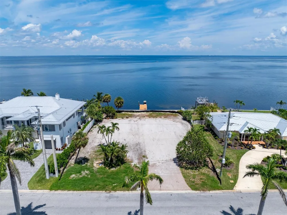 659 KEY ROYALE DRIVE Holmes Beach, FL 34217