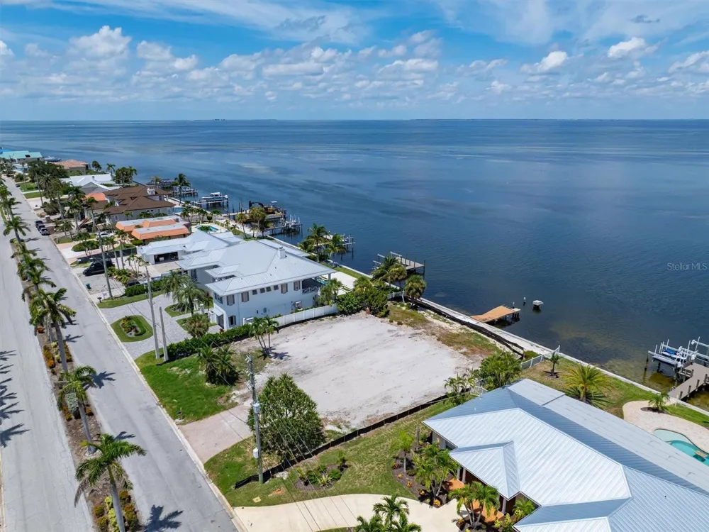 659 KEY ROYALE DRIVE Holmes Beach, FL 34217