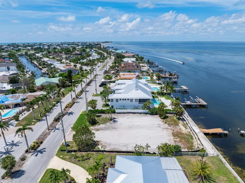 659 KEY ROYALE DRIVE Holmes Beach, FL 34217