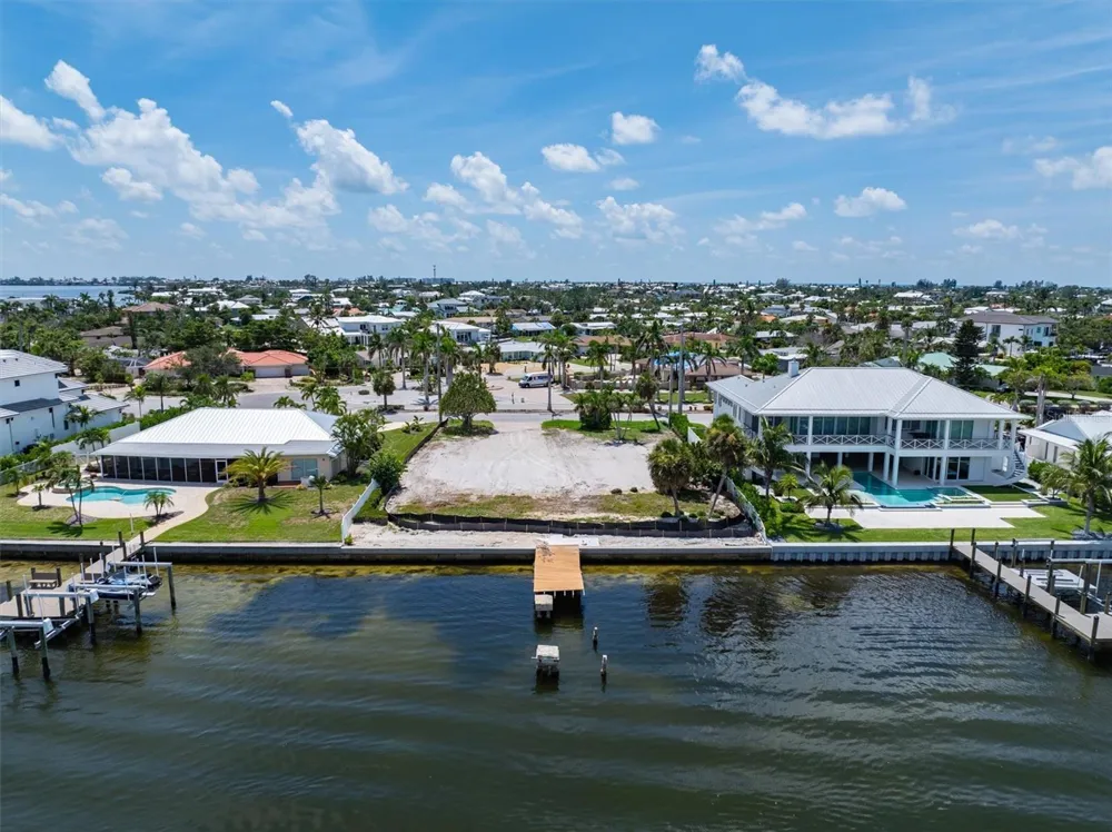 659 KEY ROYALE DRIVE Holmes Beach, FL 34217