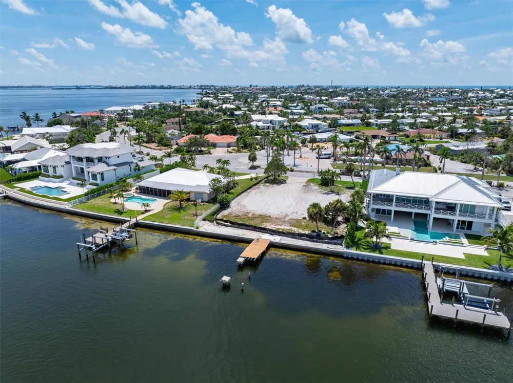 659 KEY ROYALE DRIVE Holmes Beach, FL 34217