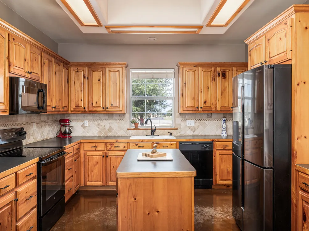 155 Comanche Circle Hutto, TX 78634