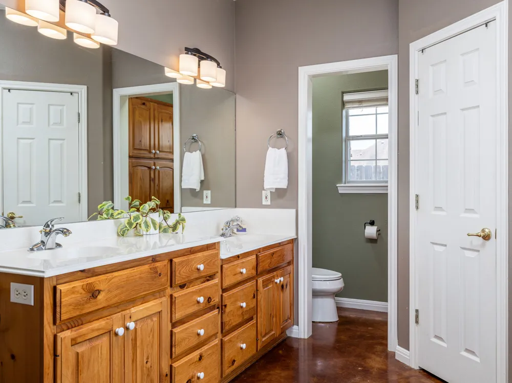 155 Comanche Circle Hutto, TX 78634
