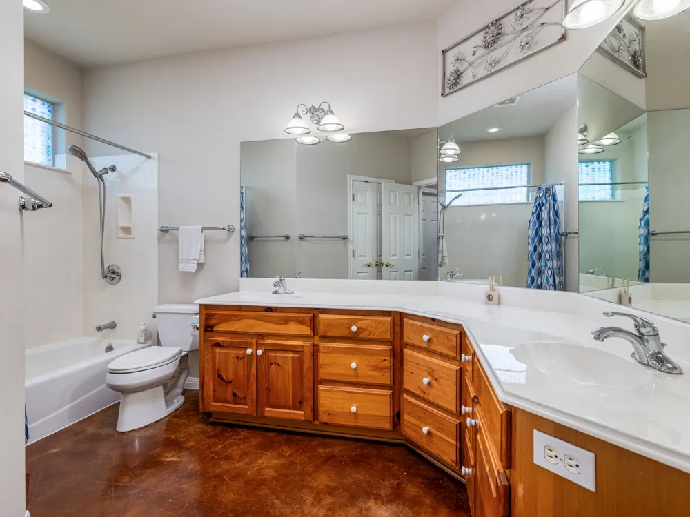 155 Comanche Circle Hutto, TX 78634