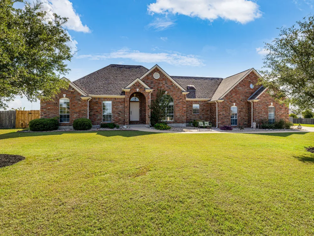 155 Comanche Circle Hutto, TX 78634