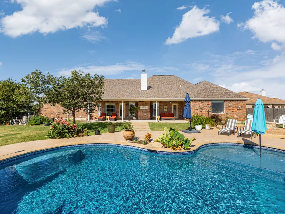 155 Comanche Circle Hutto, TX 78634