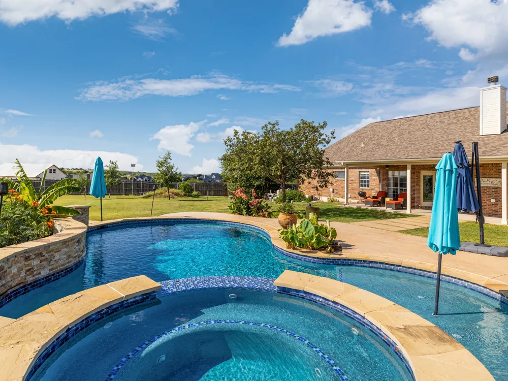 155 Comanche Circle Hutto, TX 78634