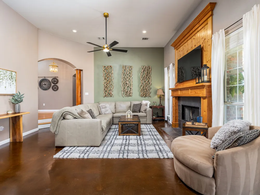 155 Comanche Circle Hutto, TX 78634
