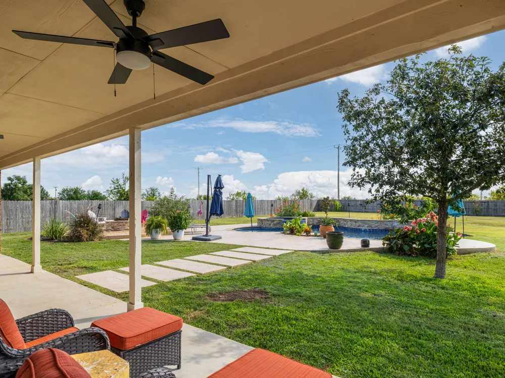 155 Comanche Circle Hutto, TX 78634