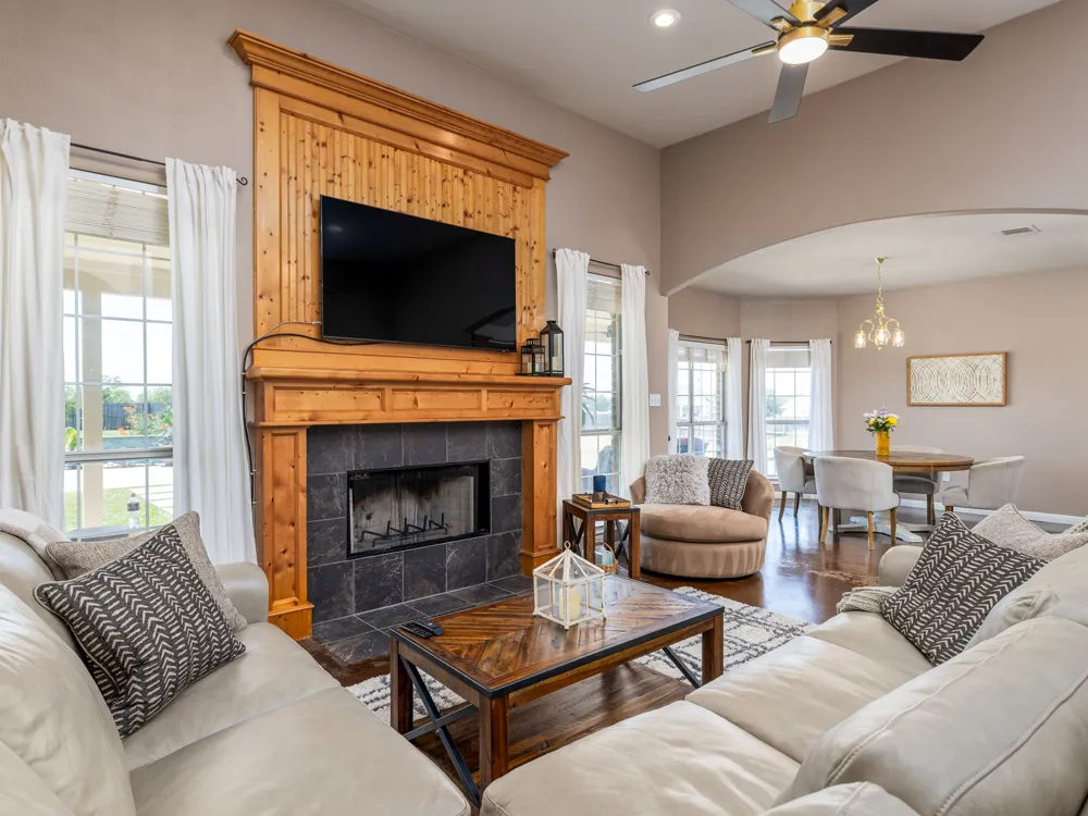 155 Comanche Circle Hutto, TX 78634