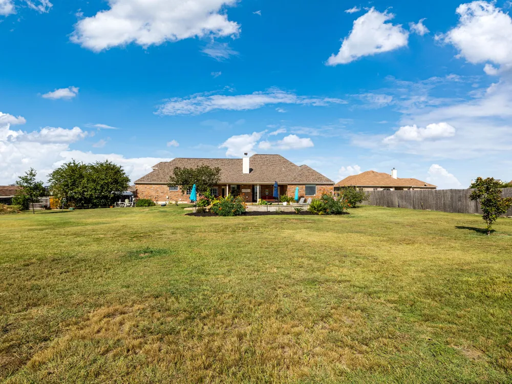 155 Comanche Circle Hutto, TX 78634