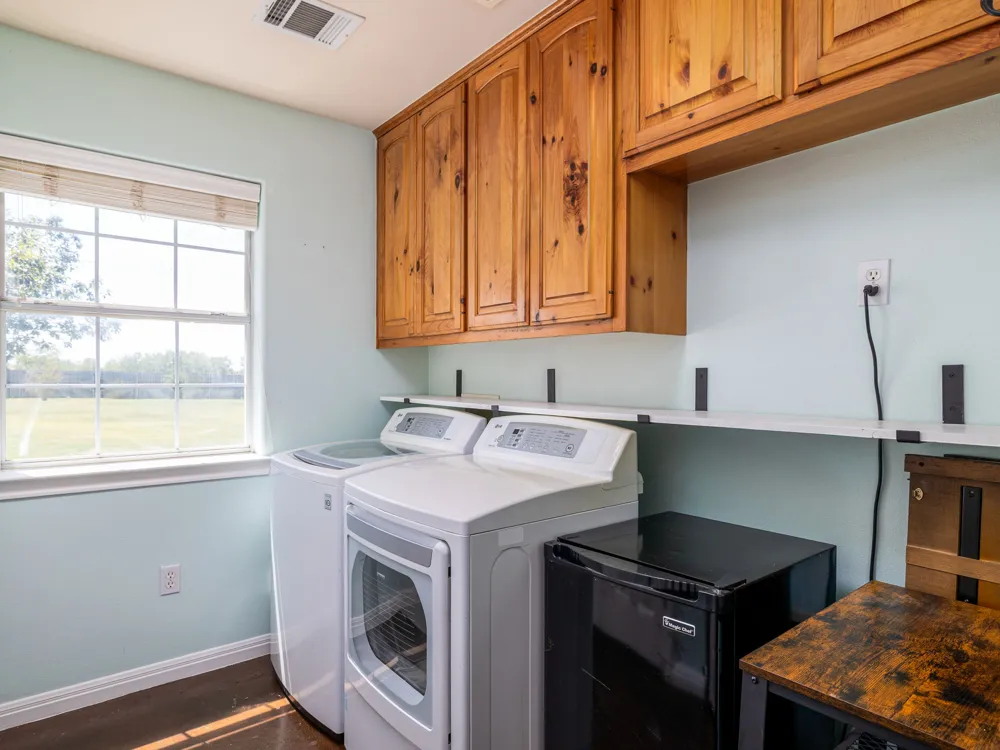 155 Comanche Circle Hutto, TX 78634