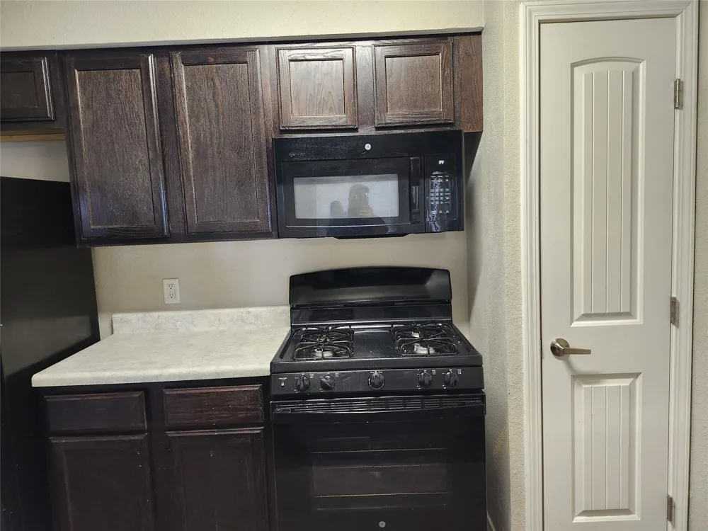 1000 S 8th St Buckholts, TX 76518