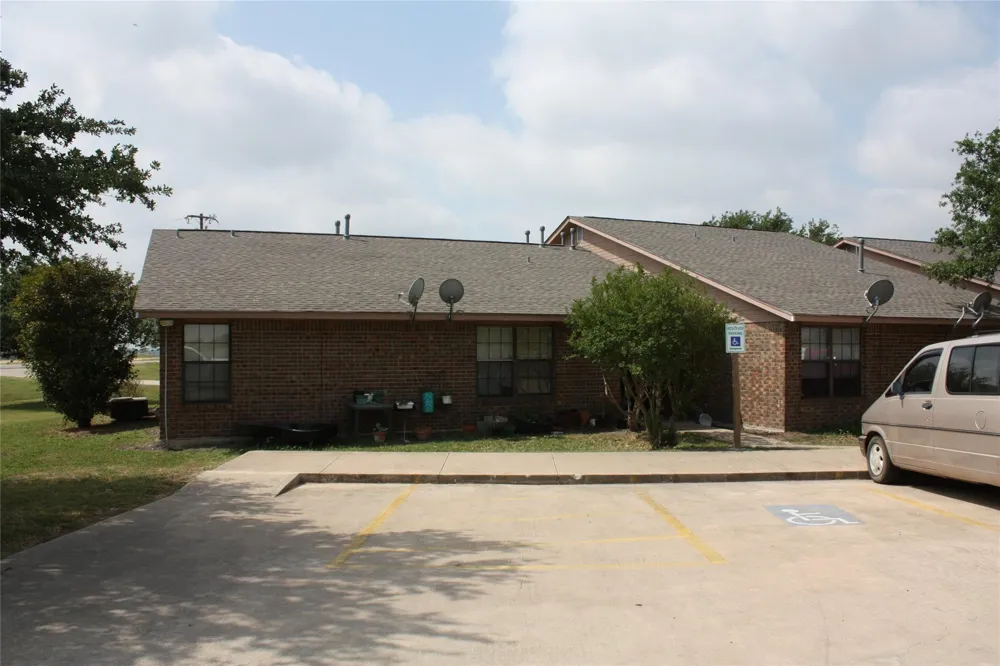 1000 S 8th St Buckholts, TX 76518